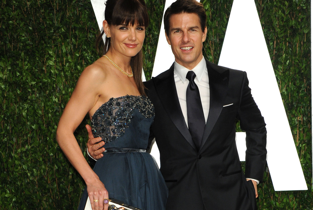 Tom Cruise och Katie Holmes gifte sig i Italien år 2006 och har tillsammans dottern Suri Cruise. I slutet av juni avslöjade den svenska tidningen S att Tom och Katie skulle skilja sig. En stor anledning till skilsmässan ska ha varit att Katie började tröttna på den scientologsekt som familjen tillhörde. Tom Cruise och Katie Holmes gifte sig i Italien år 2006 och har tillsammans dottern Suri Cruise. I slutet av juni avslöjade den svenska tidningen S att Tom och Katie skulle skilja sig. En stor anledning till skilsmässan ska ha varit att Katie började tröttna på den scientologsekt som familjen tillhörde.